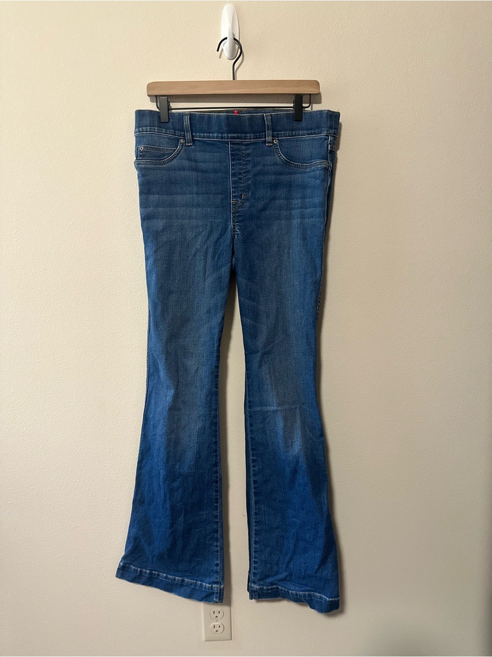SPANXshape EveryWear Pull-On Flare Jeans vintage indigo 20456Q Large Petite - Picture 2 of 9